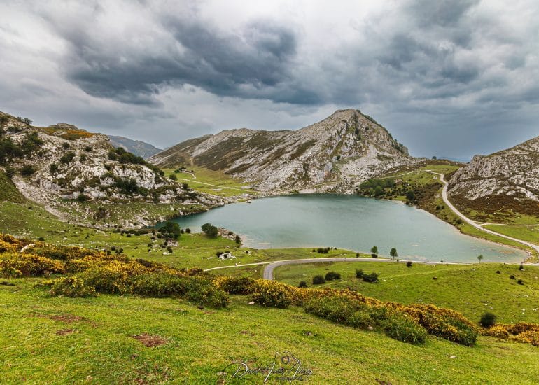 Lago Enol de Covadonga, Asturias, Spain