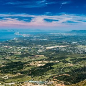 El estrecho de Gibraltar desde Peñas Blancas, Estepona, Málaga, Spain