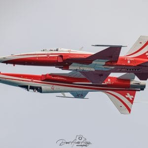 Patrulla Suiza haciendo el espejo