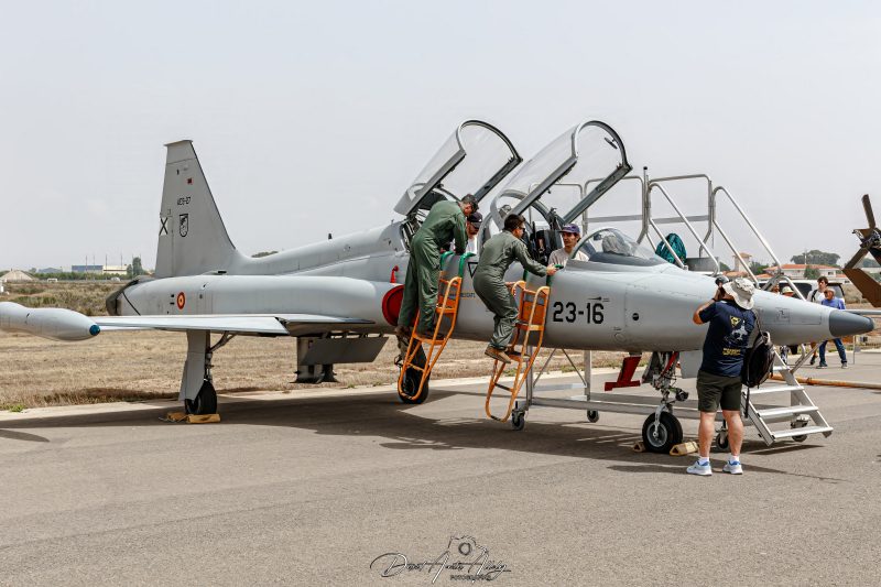 Aire 25 - 40 Aniversario de la Patrulla Águila