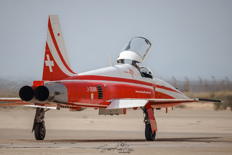 Aire 25 - 40 Aniversario de la Patrulla Águila