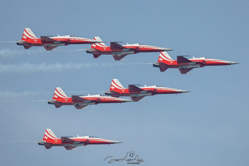 Aire 25 - 40 Aniversario de la Patrulla Águila