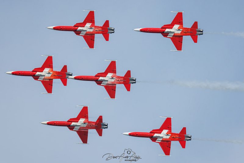 Aire 25 - 40 Aniversario de la Patrulla Águila